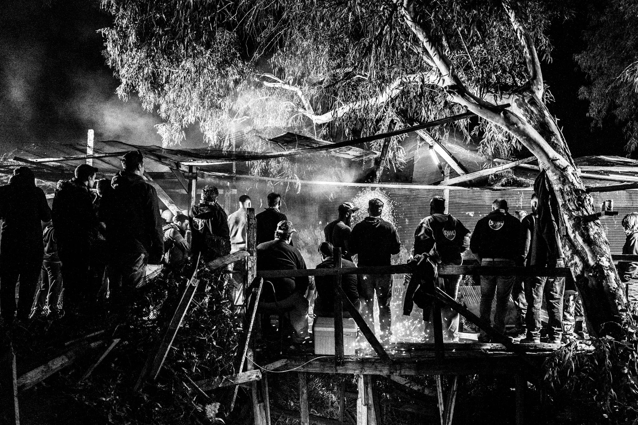 Χίος: Εικαστικό ταξίδι στις πασχαλινές παραδόσεις και τον ρουκετοπόλεμο στον Βροντάδο. Του Γιώργου Τατάκη