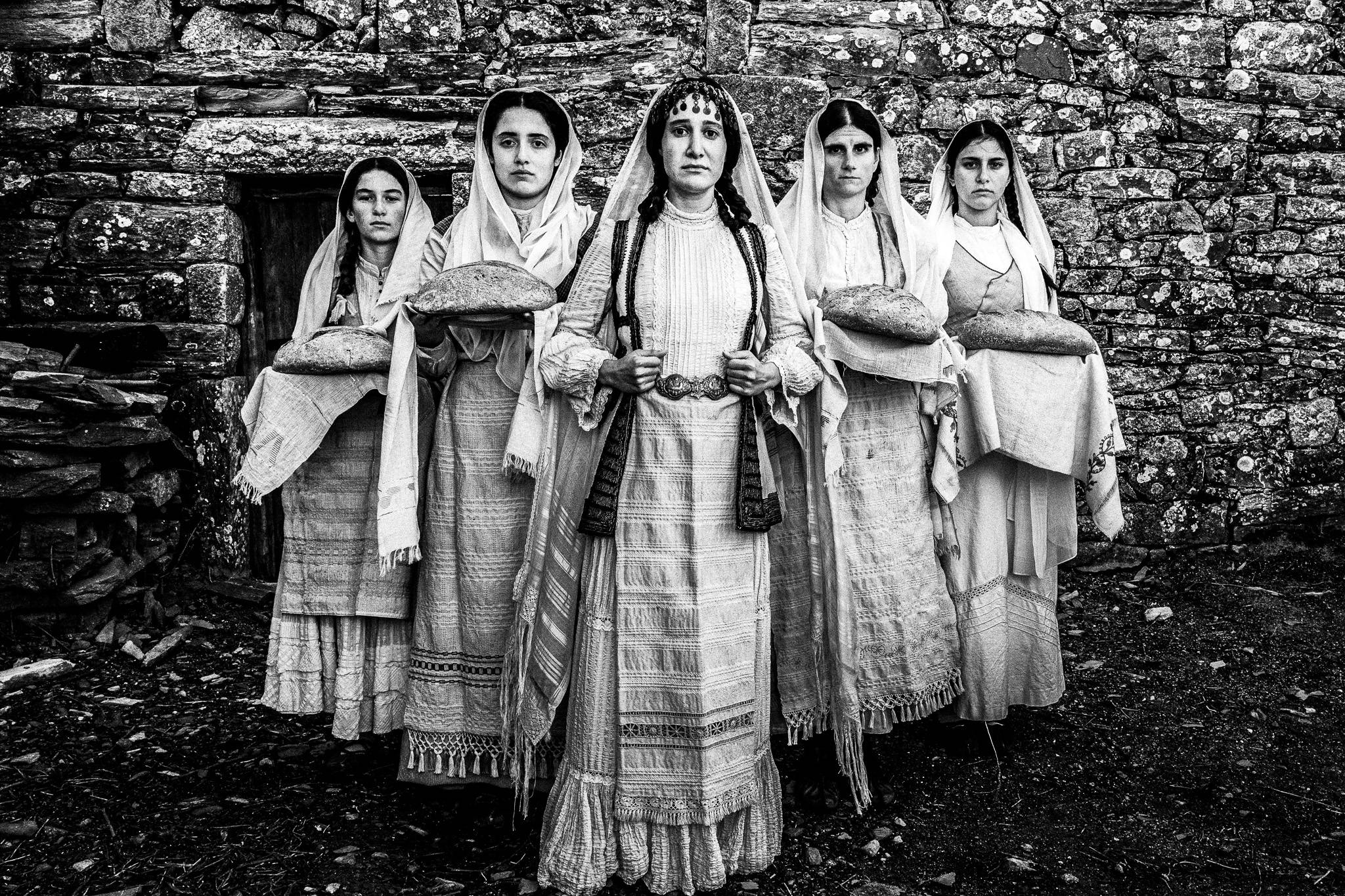 Portrait of the bride and bridesmaids. Black and white photography by George Tatakis during the filming of 'Φόνισσα'(Fonissa).