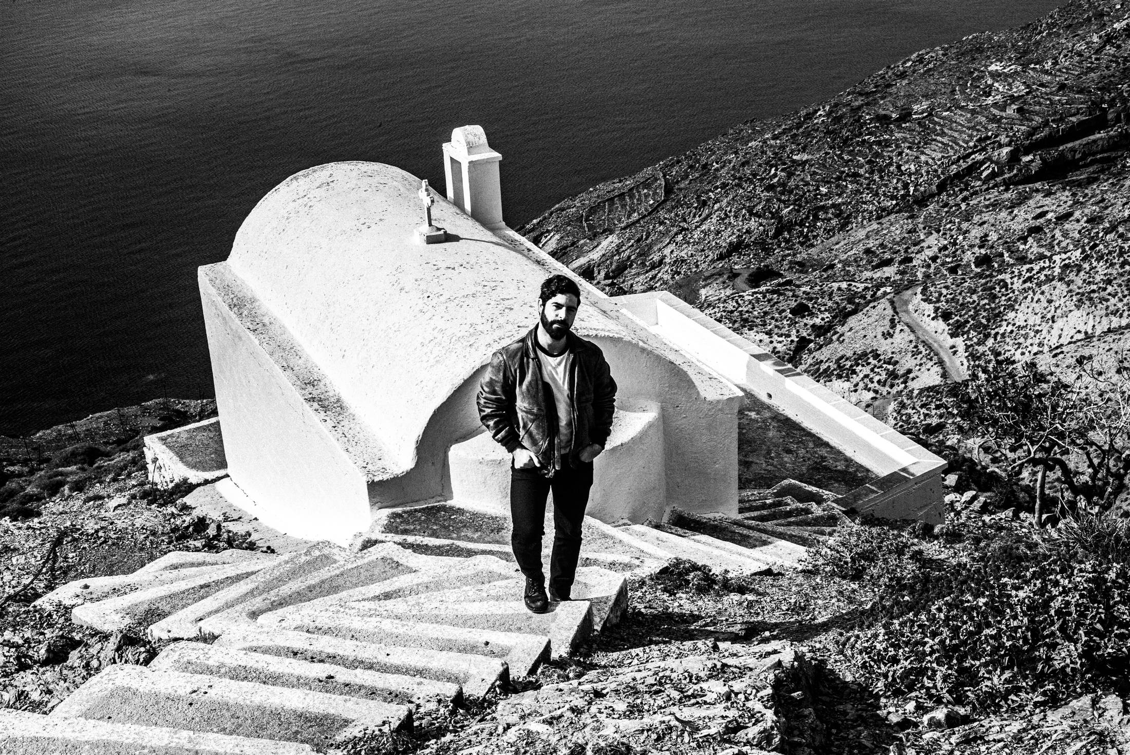 Ένα Μεσημέρι με τον Γιάννη Φιλιππάκη (των Foals), στην Όλυμπο της Καρπάθου. Του Γιώργου Τατάκη