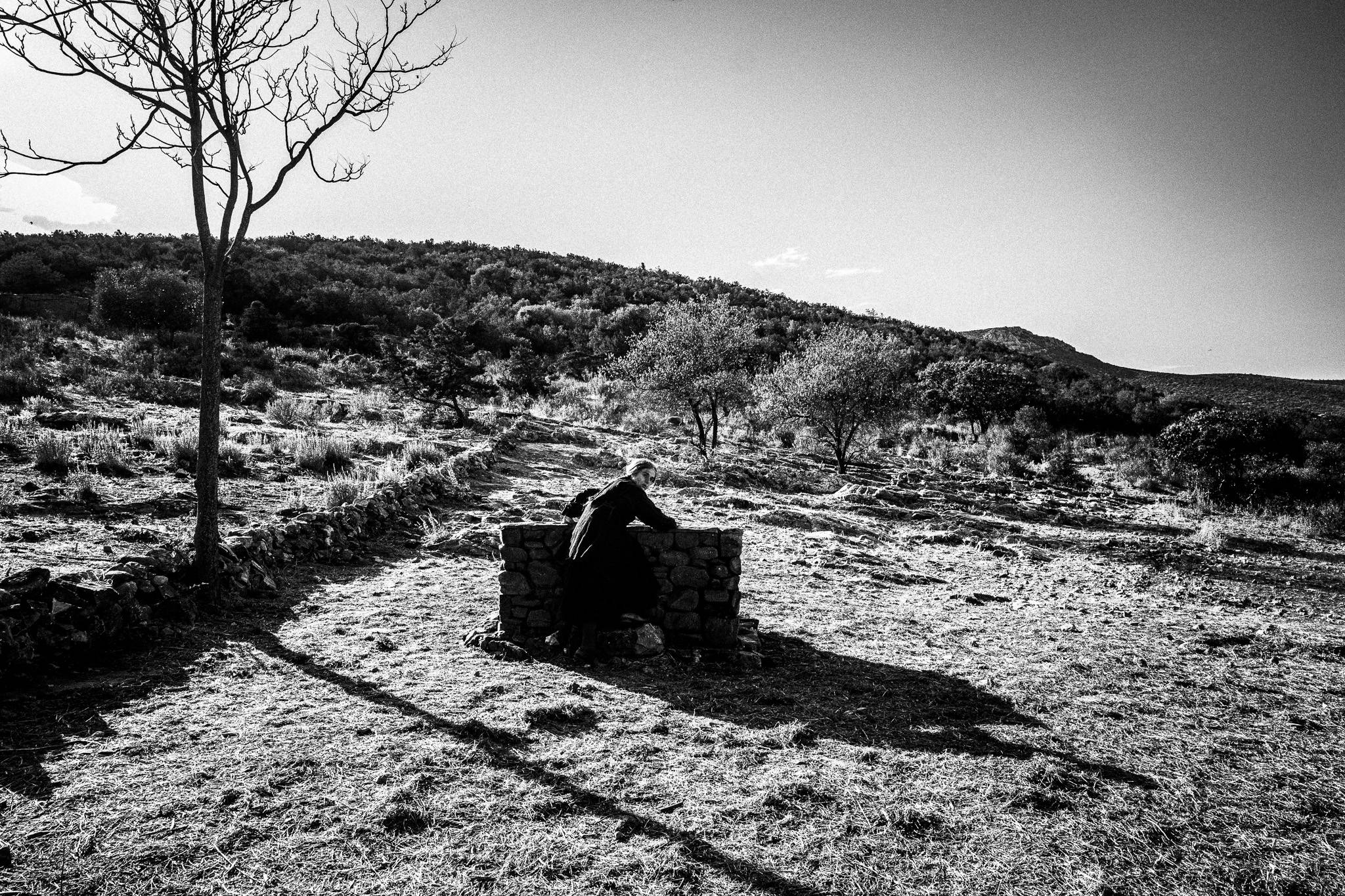 Fonissa Karyofillia Karabetis. Black and white photography by George Tatakis during the filming of 'Φόνισσα'(Fonissa).