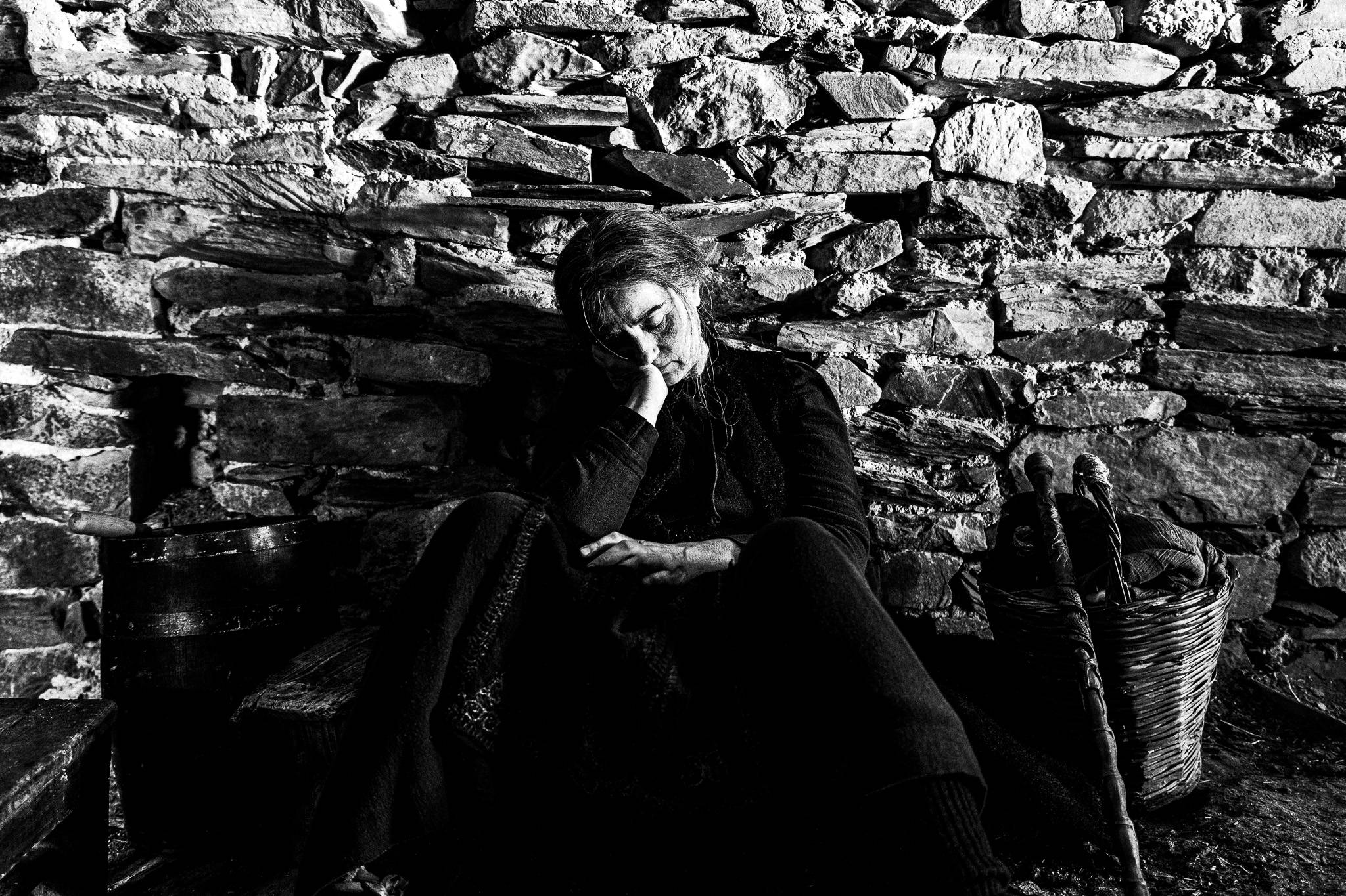 Karyofillia Karabetis concentrating before the filming of a scene. Last scene of Fonissa. Black and white photography by George Tatakis during the filming of 'Φόνισσα'(Fonissa).