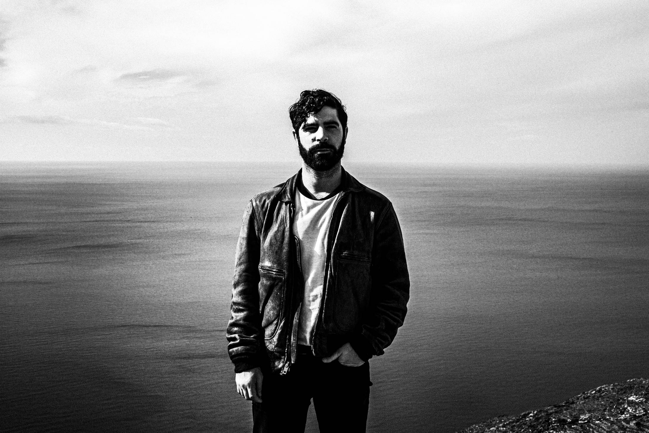 Ένα Μεσημέρι με τον Γιάννη Φιλιππάκη (των Foals), στην Όλυμπο της Καρπάθου. Του Γιώργου Τατάκη