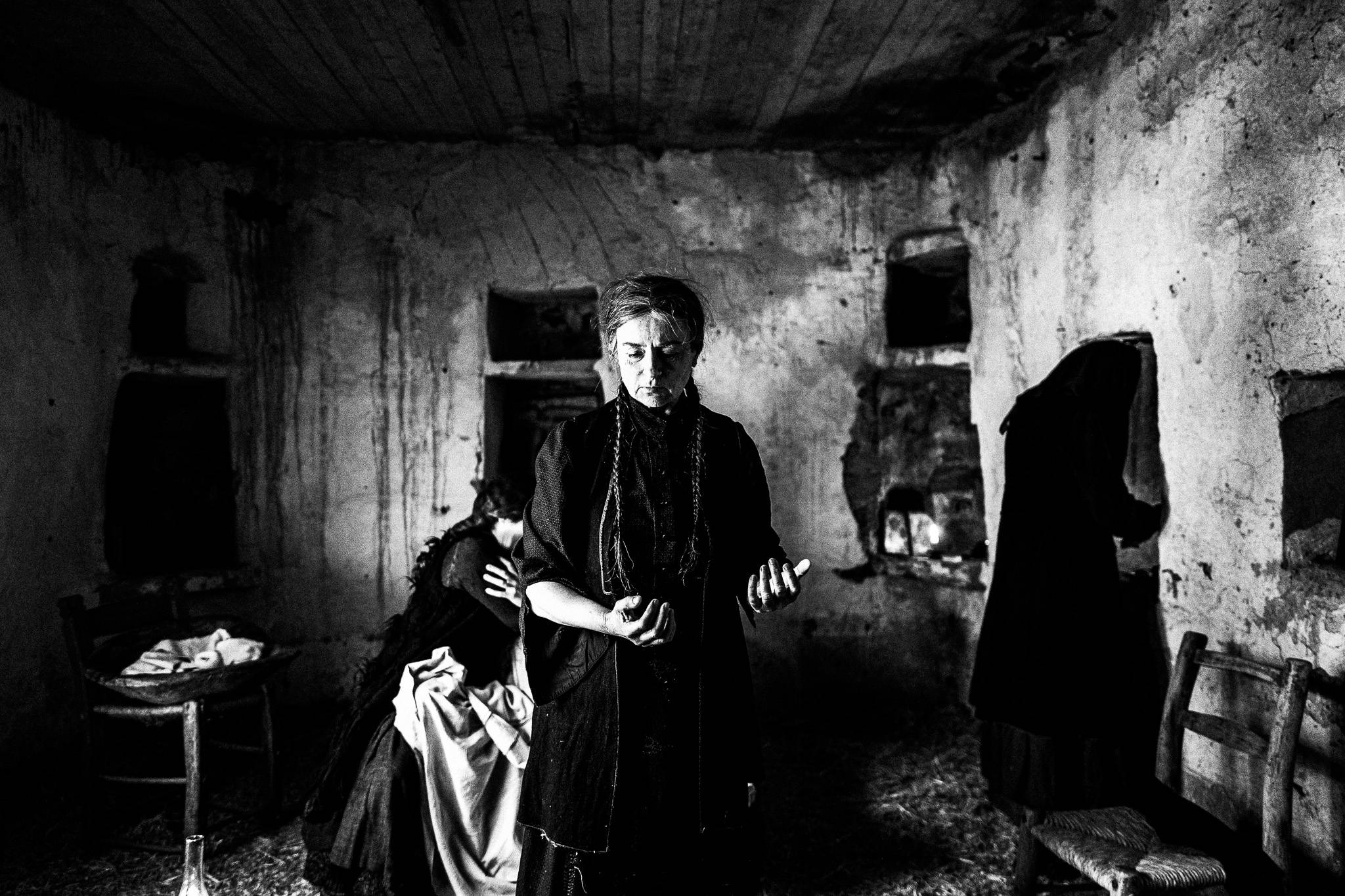 Karyofillia Karabetis as the local midwife. Black and white photography by George Tatakis during the filming of 'Φόνισσα'(Fonissa).