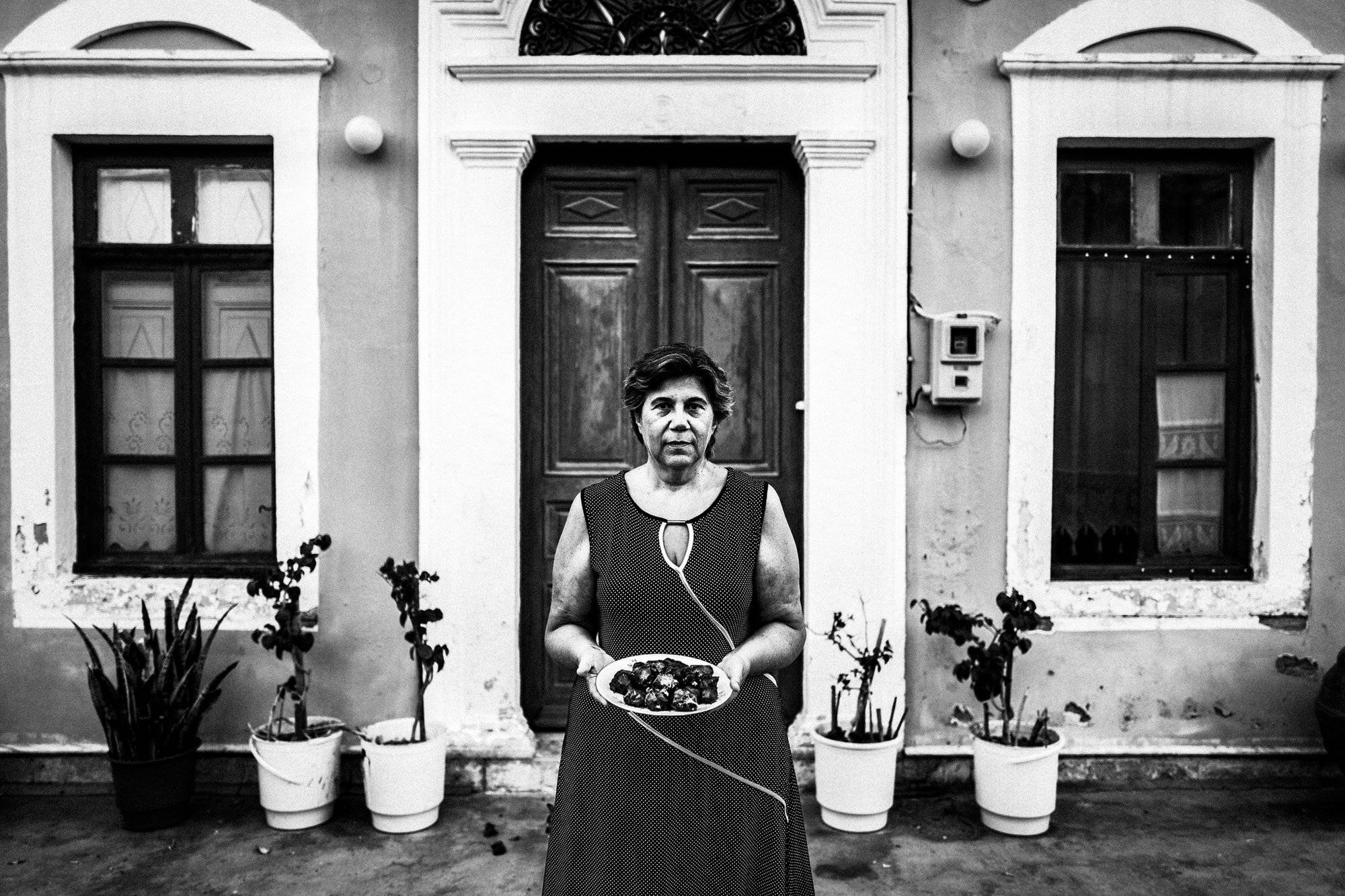Xanthippi holding a plate of Fylla Greece. South Aegean. Kalymnos. © George Tatakis