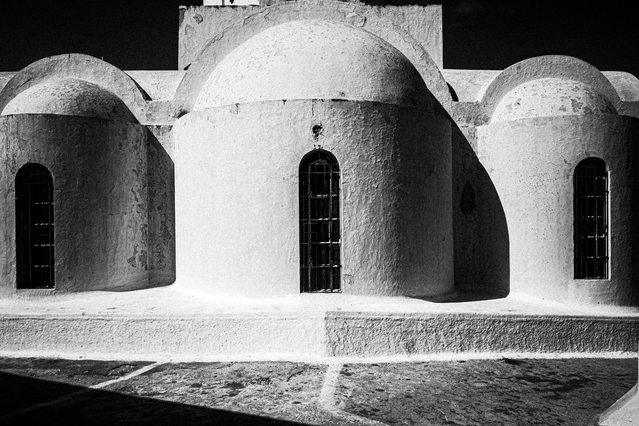Chorōs on Santorini. Black and white photographic project from Greece, by awarded photographer George Tatakis