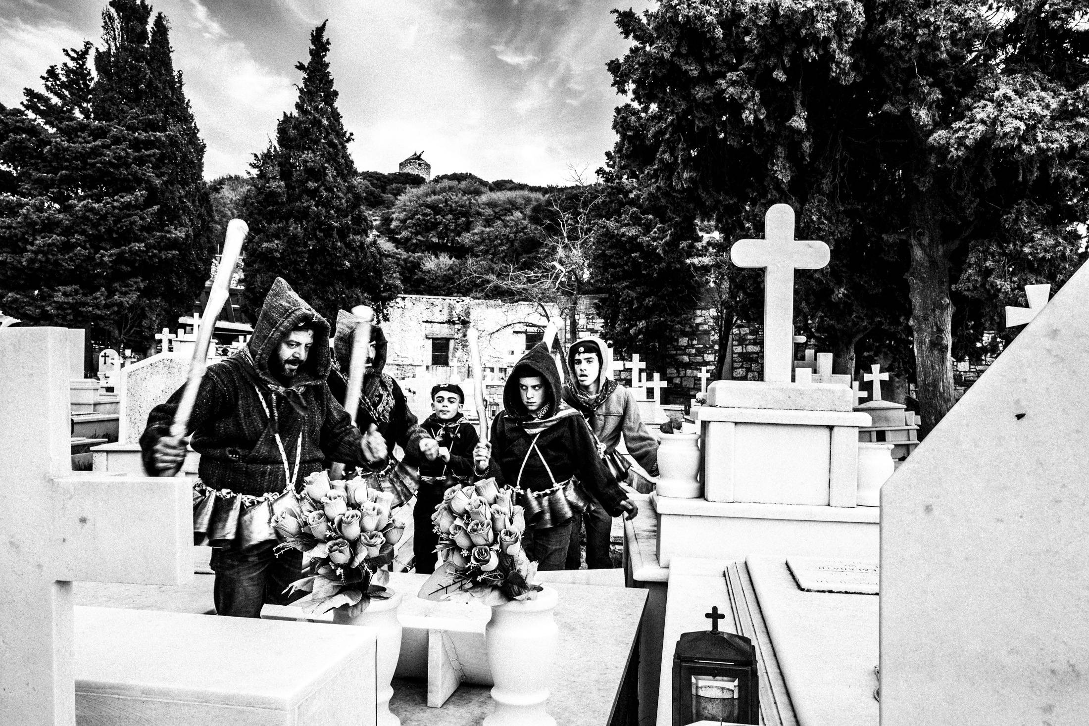 Καρναβάλι στο Νησί της Νάξου: Κουδουνάτοι, Κορδελάτοι και άλλες Περιπέτειες του Γιώργου Τατάκη