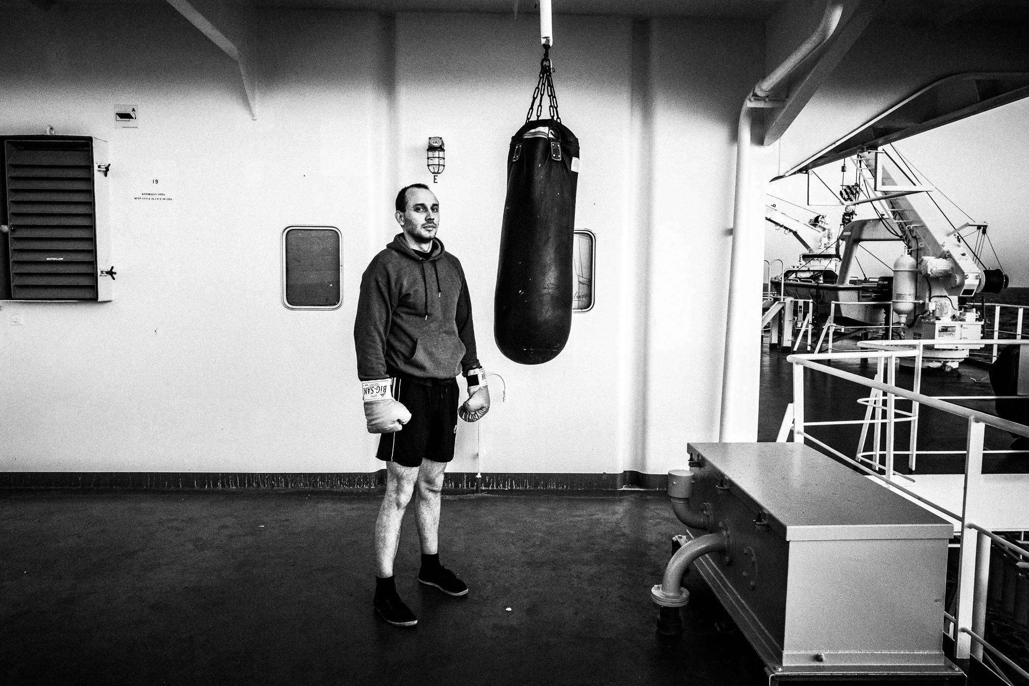 Oiler practising boxing by photographer George Tatakis