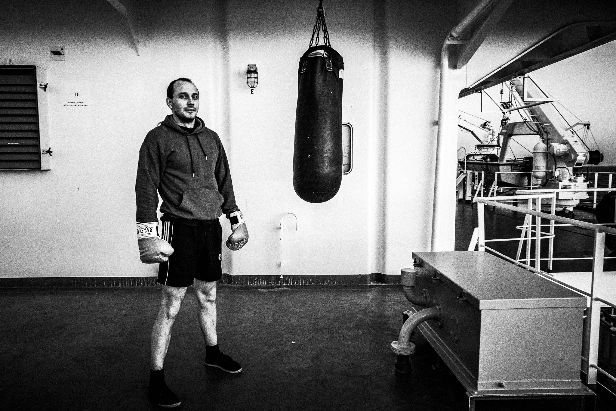 Oiler practising boxing by photographer George Tatakis