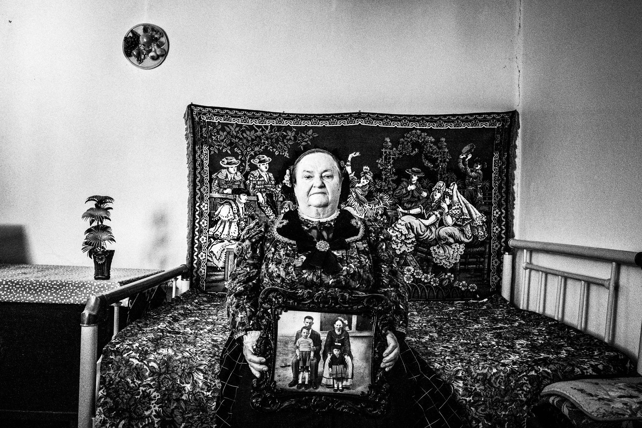 Inside a traditional house of Nea Vyssa, by photographer George Tatakis