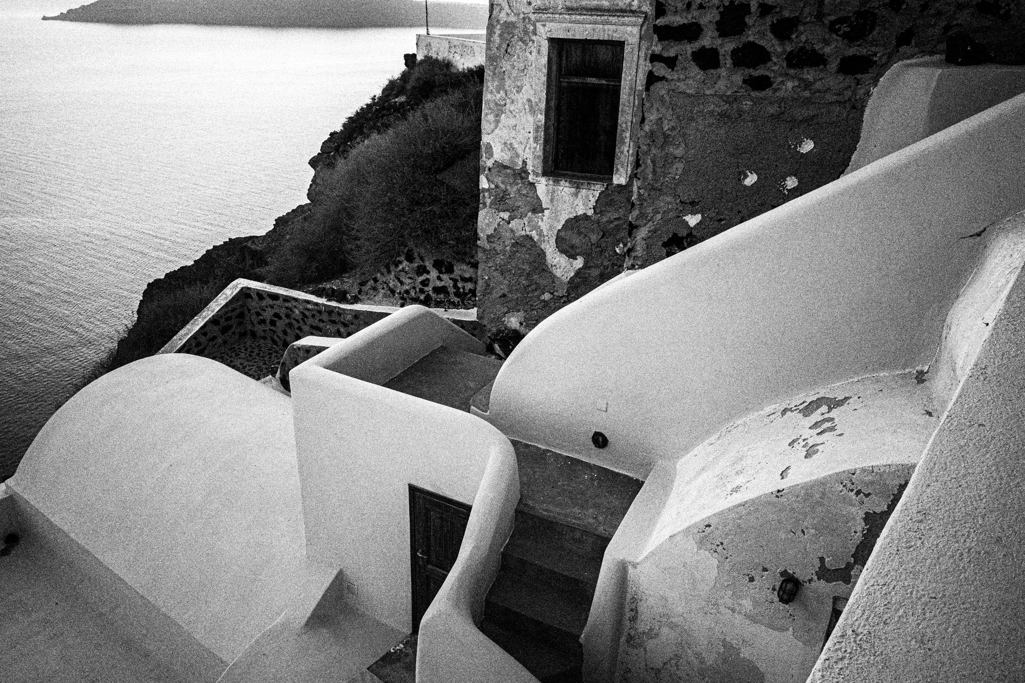 Chorōs on Santorini. Black and white photographic project from Greece, by awarded photographer George Tatakis