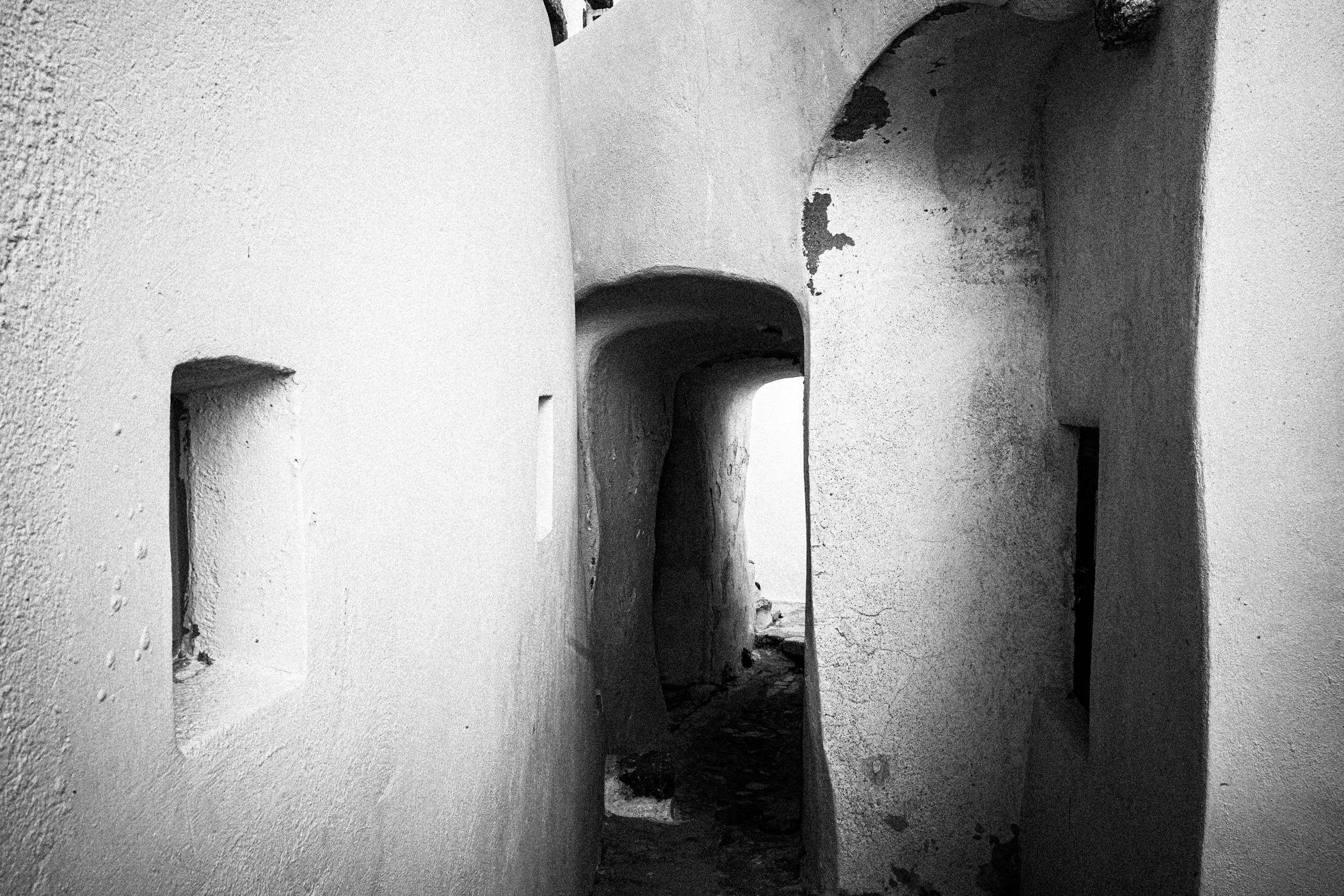 Chorōs on Santorini. Black and white photographic project from Greece, by awarded photographer George Tatakis