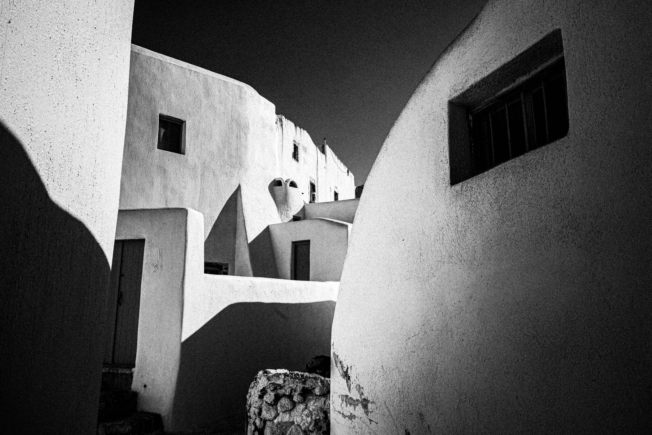 Chorōs on Santorini. Black and white photographic project from Greece, by awarded photographer George Tatakis