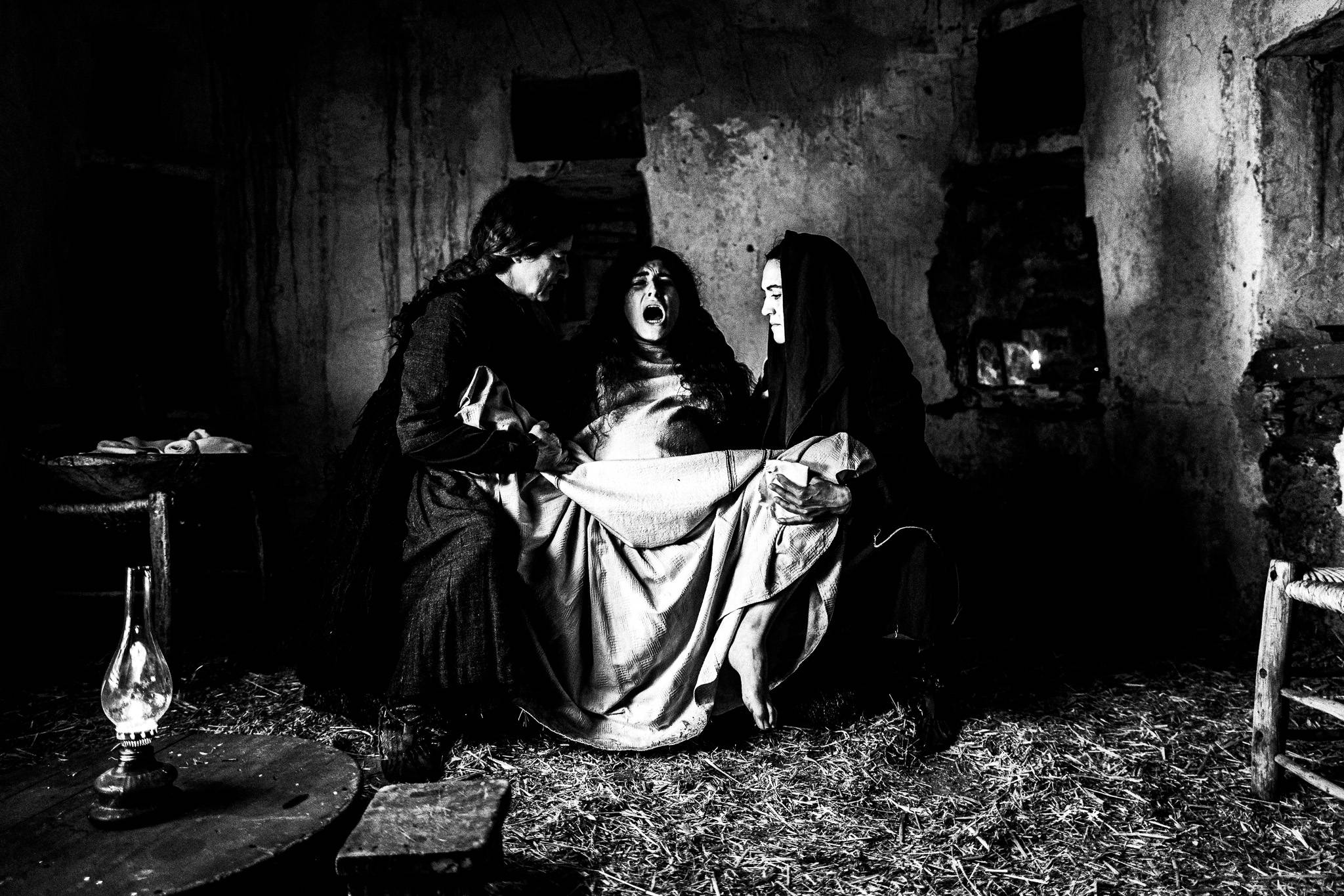 Giving birth. Black and white photography by George Tatakis during the filming of 'Φόνισσα'(Fonissa).