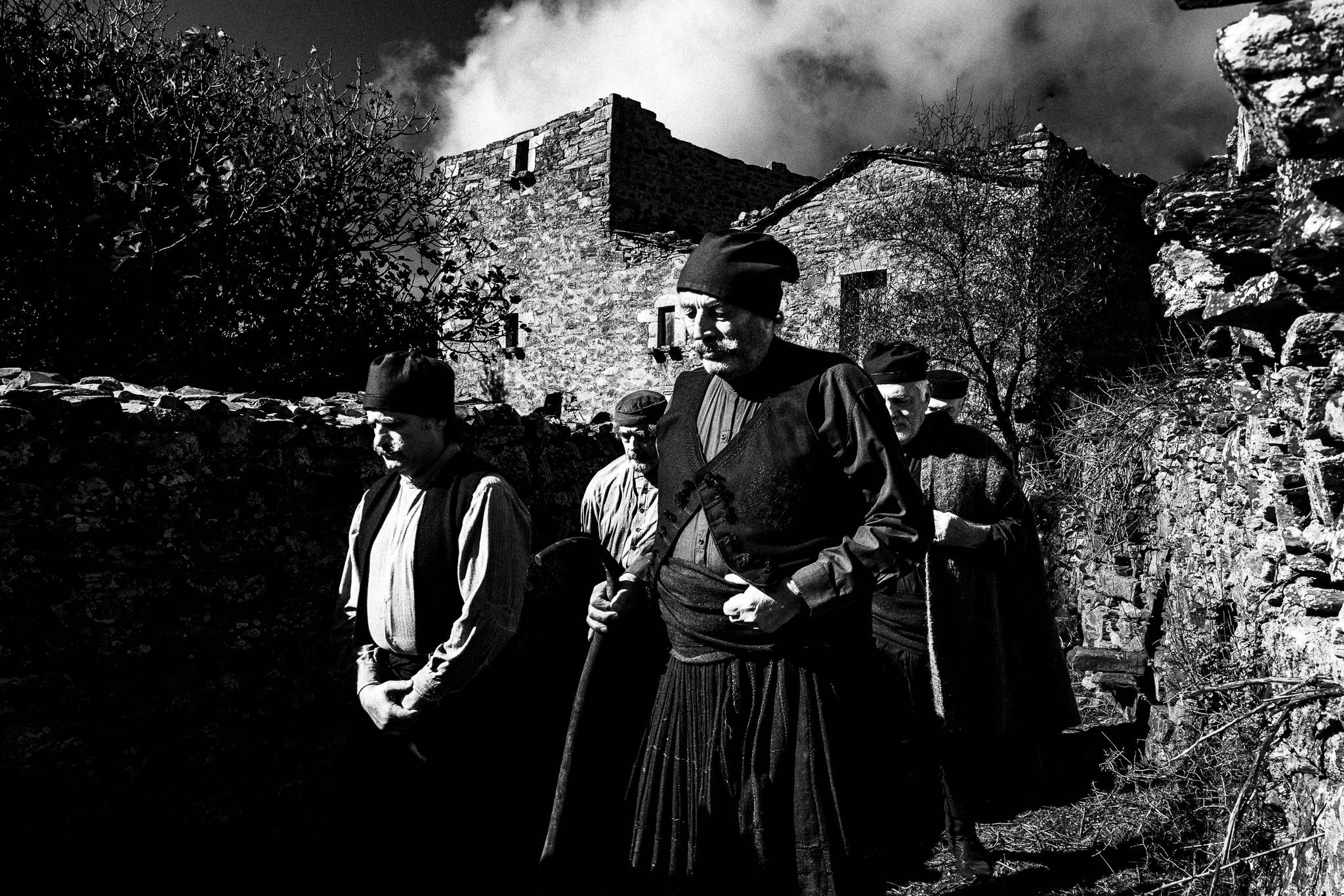 Fonissa: Funeral procession. Black and white photography by George Tatakis during the filming of 'Φόνισσα'(Fonissa).