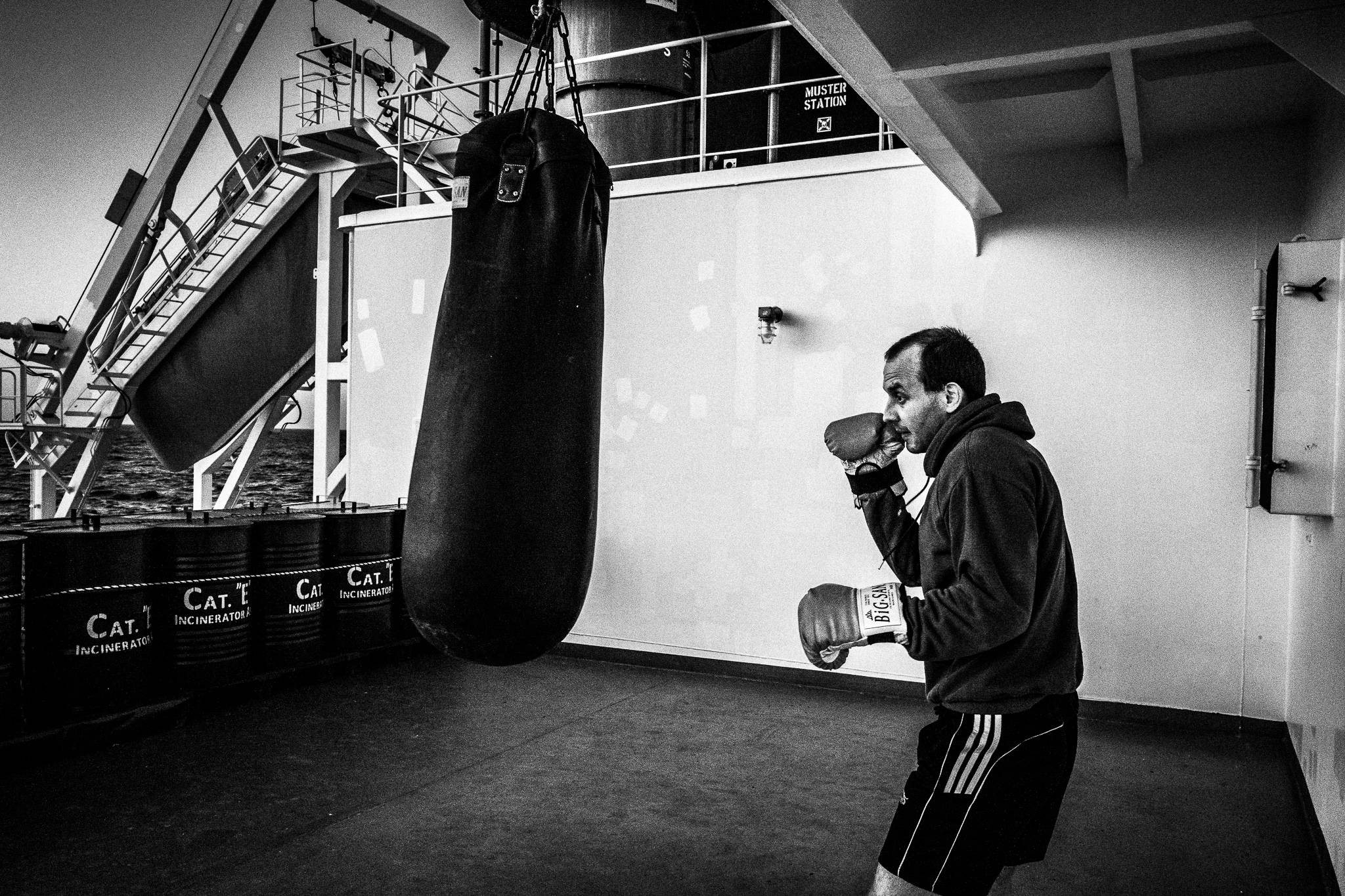 Oiler practising boxing by photographer George Tatakis