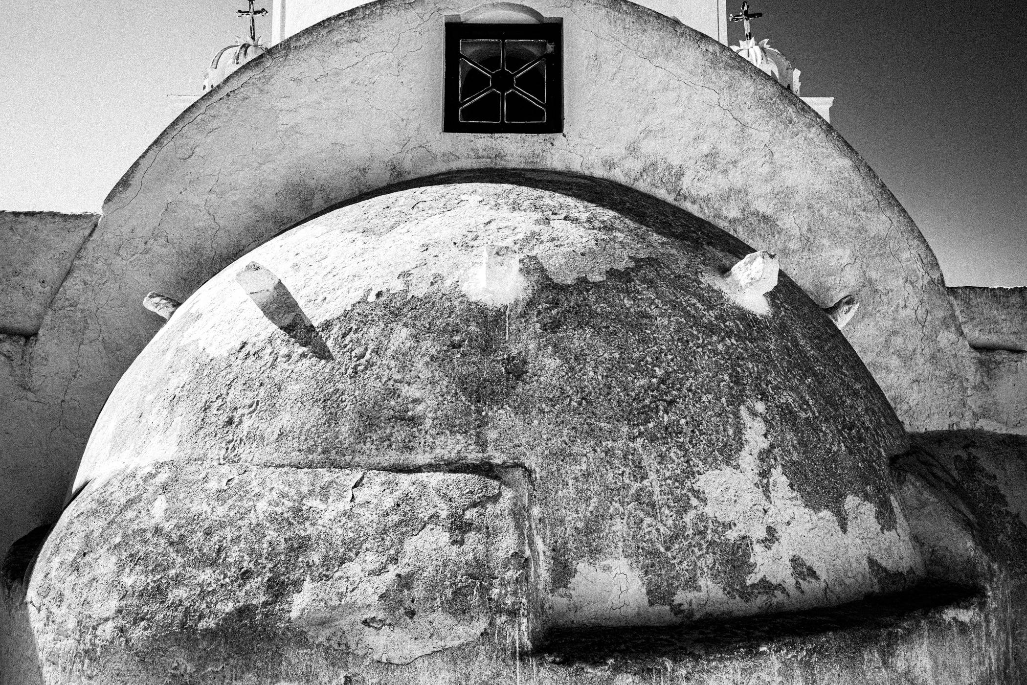 Chorōs on Santorini. Black and white photographic project from Greece, by awarded photographer George Tatakis