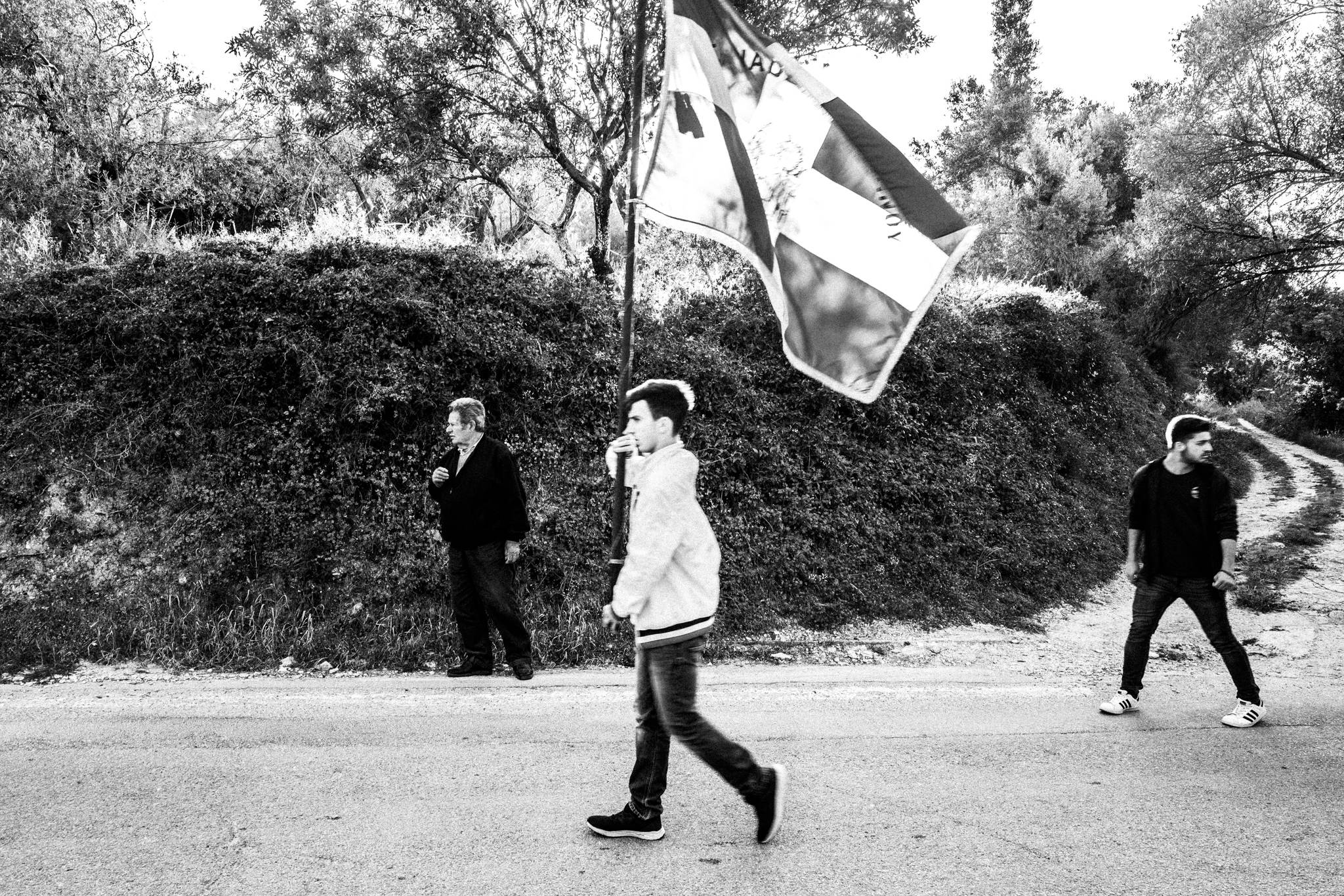 Χίος: Εικαστικό ταξίδι στις πασχαλινές παραδόσεις και τον ρουκετοπόλεμο στον Βροντάδο. Του Γιώργου Τατάκη