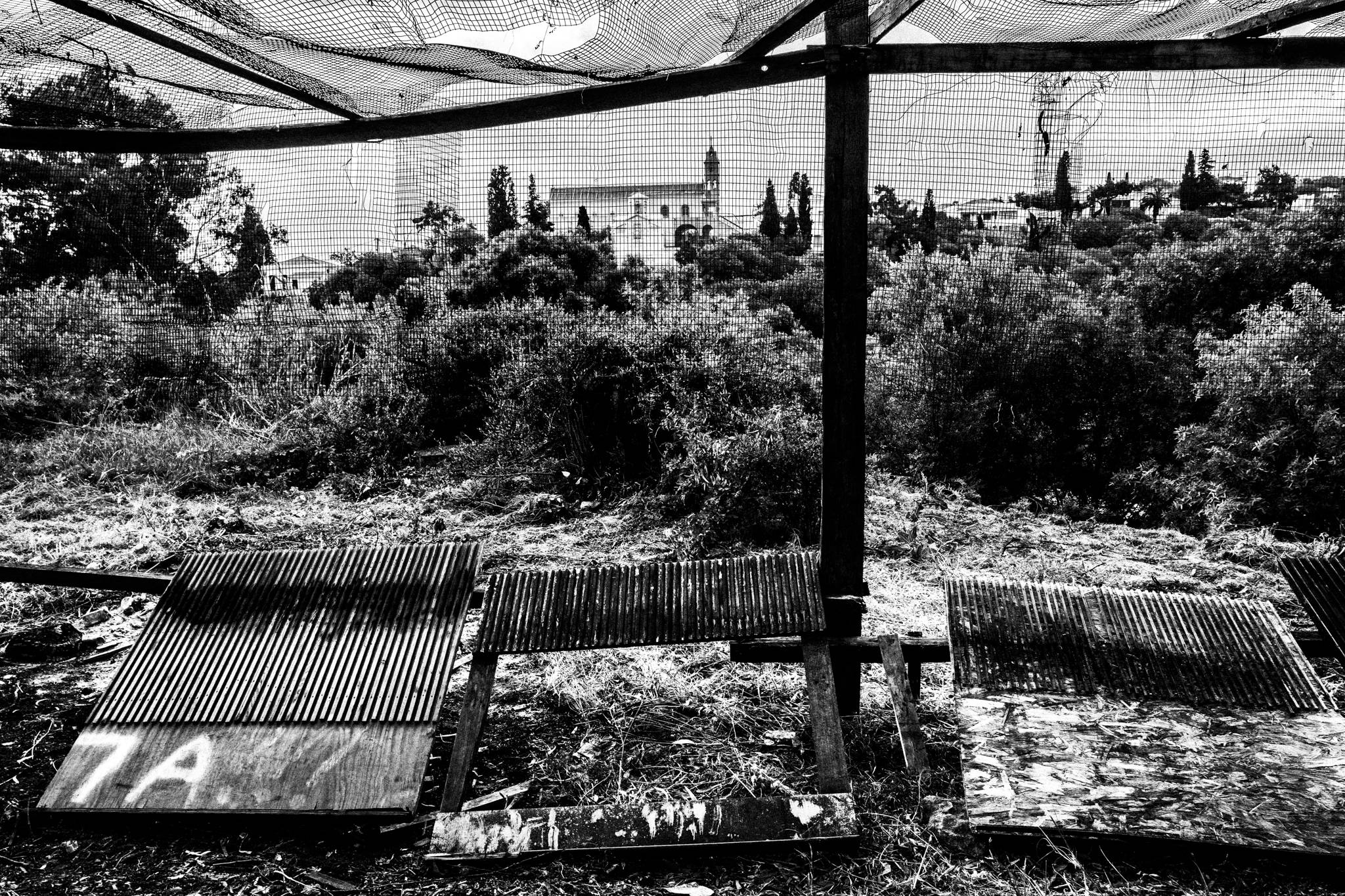 Χίος: Εικαστικό ταξίδι στις πασχαλινές παραδόσεις και τον ρουκετοπόλεμο στον Βροντάδο. Του Γιώργου Τατάκη