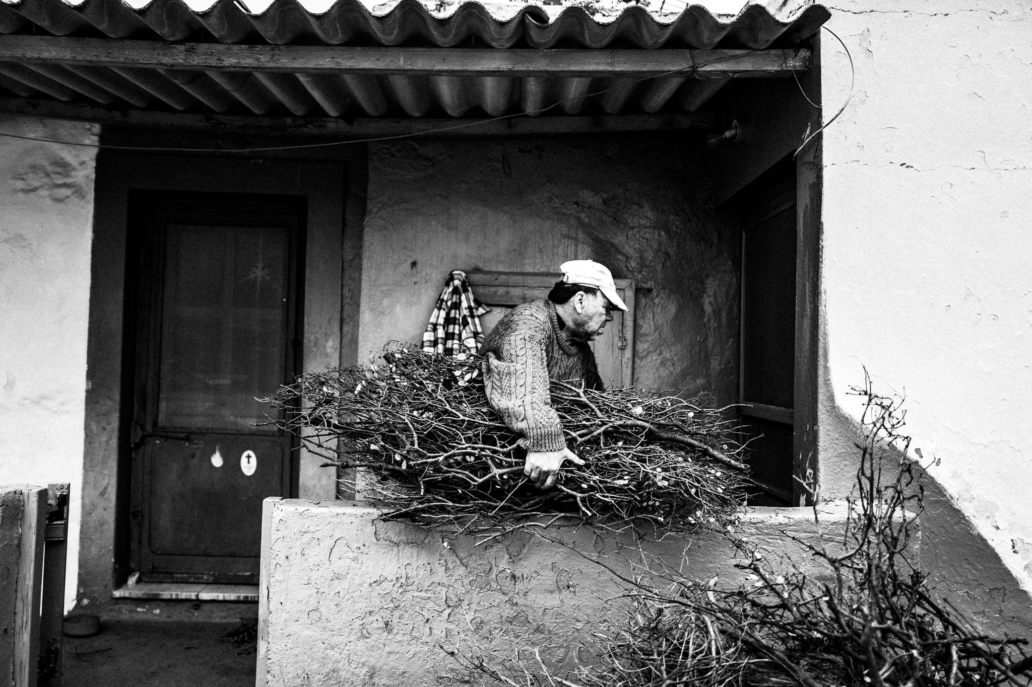 Preparing traditional pies in Patmos, by photographer George Tatakis