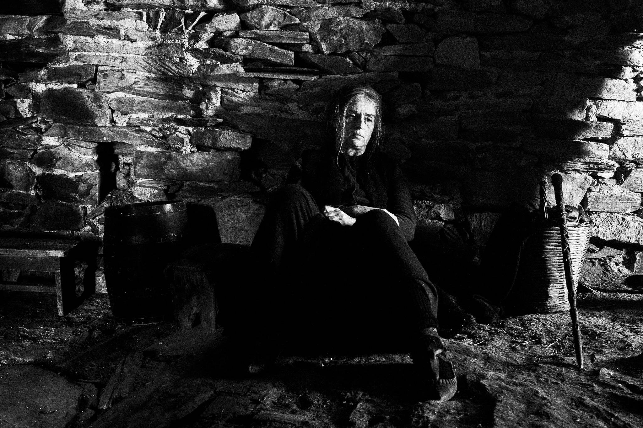 Karyofillia Karabetis on set. Black and white photography by George Tatakis during the filming of 'Φόνισσα'(Fonissa).
