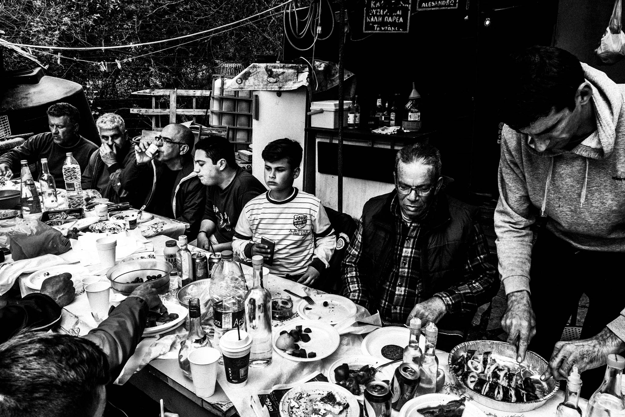 Χίος: Εικαστικό ταξίδι στις πασχαλινές παραδόσεις και τον ρουκετοπόλεμο στον Βροντάδο. Του Γιώργου Τατάκη