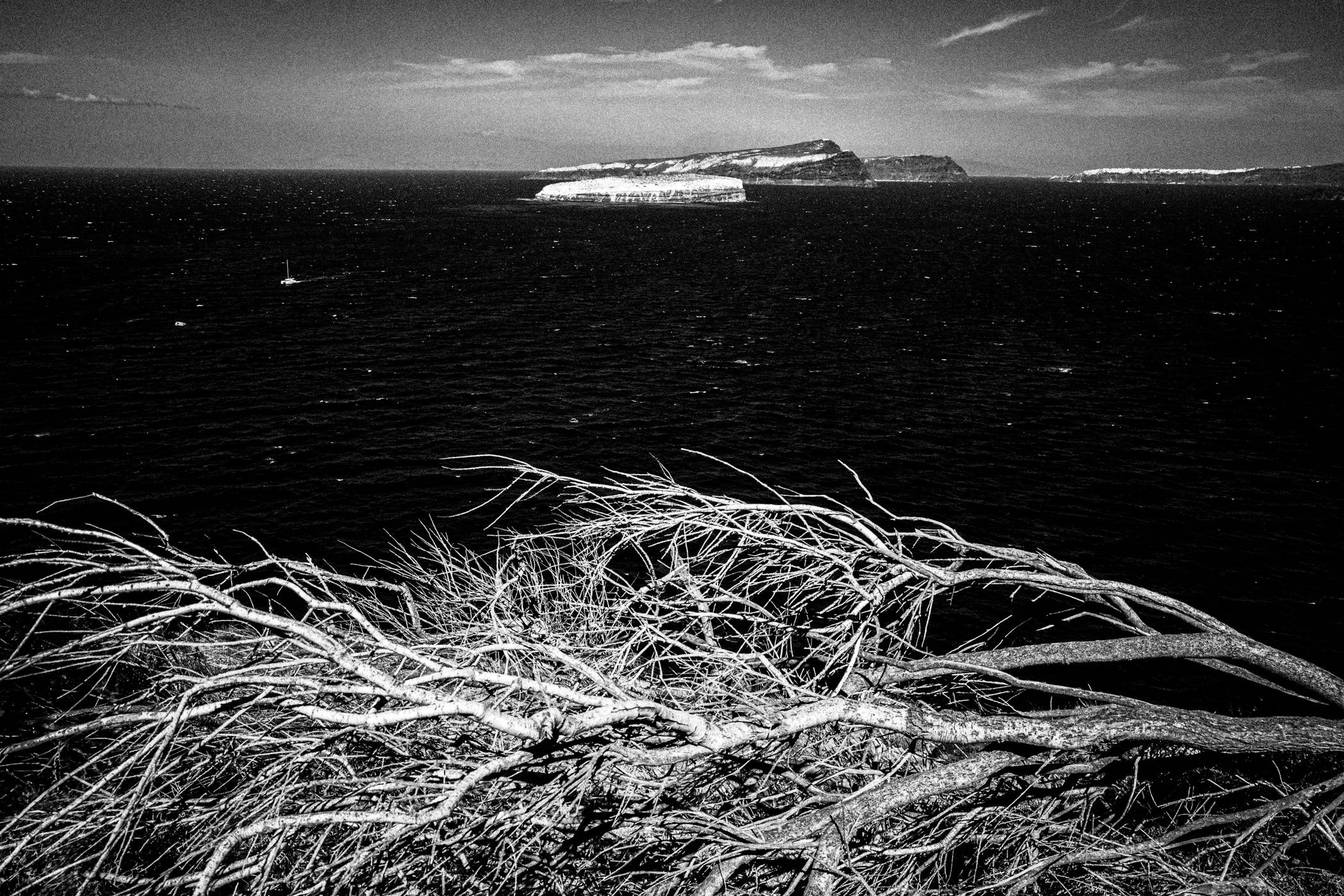 Chorōs on Santorini. Black and white photographic project from Greece, by awarded photographer George Tatakis