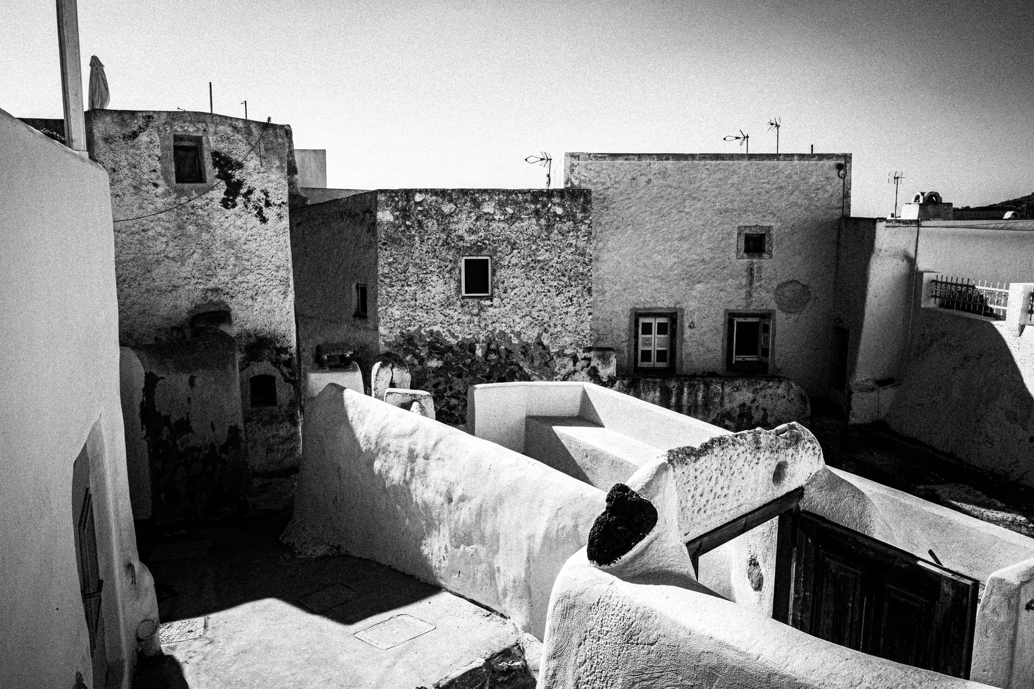 Chorōs on Santorini. Black and white photographic project from Greece, by awarded photographer George Tatakis