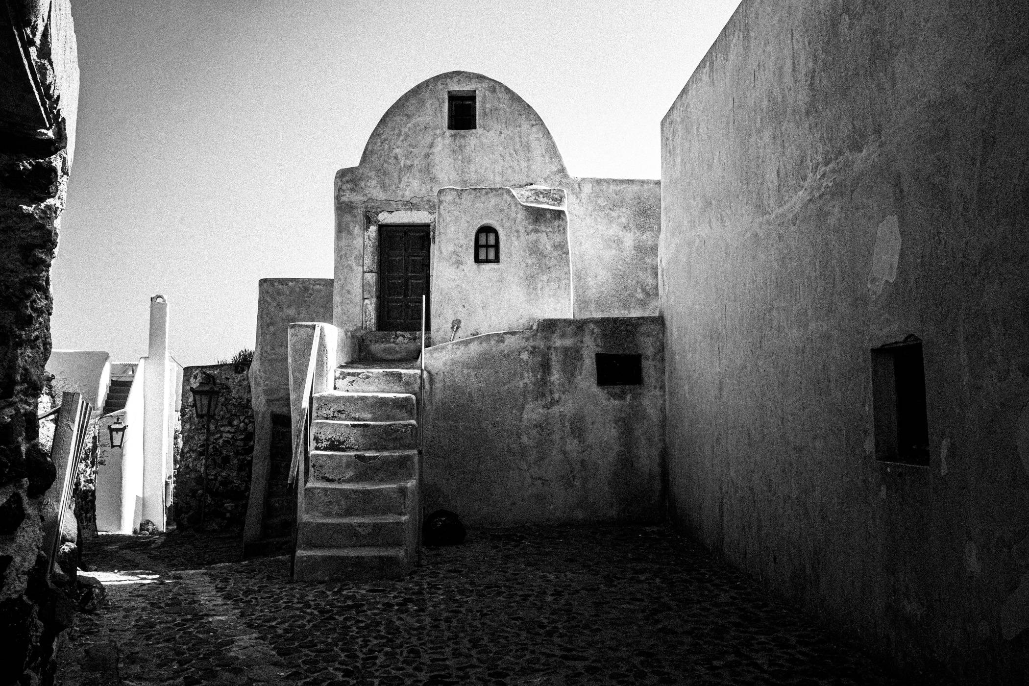 Chorōs on Santorini. Black and white photographic project from Greece, by awarded photographer George Tatakis