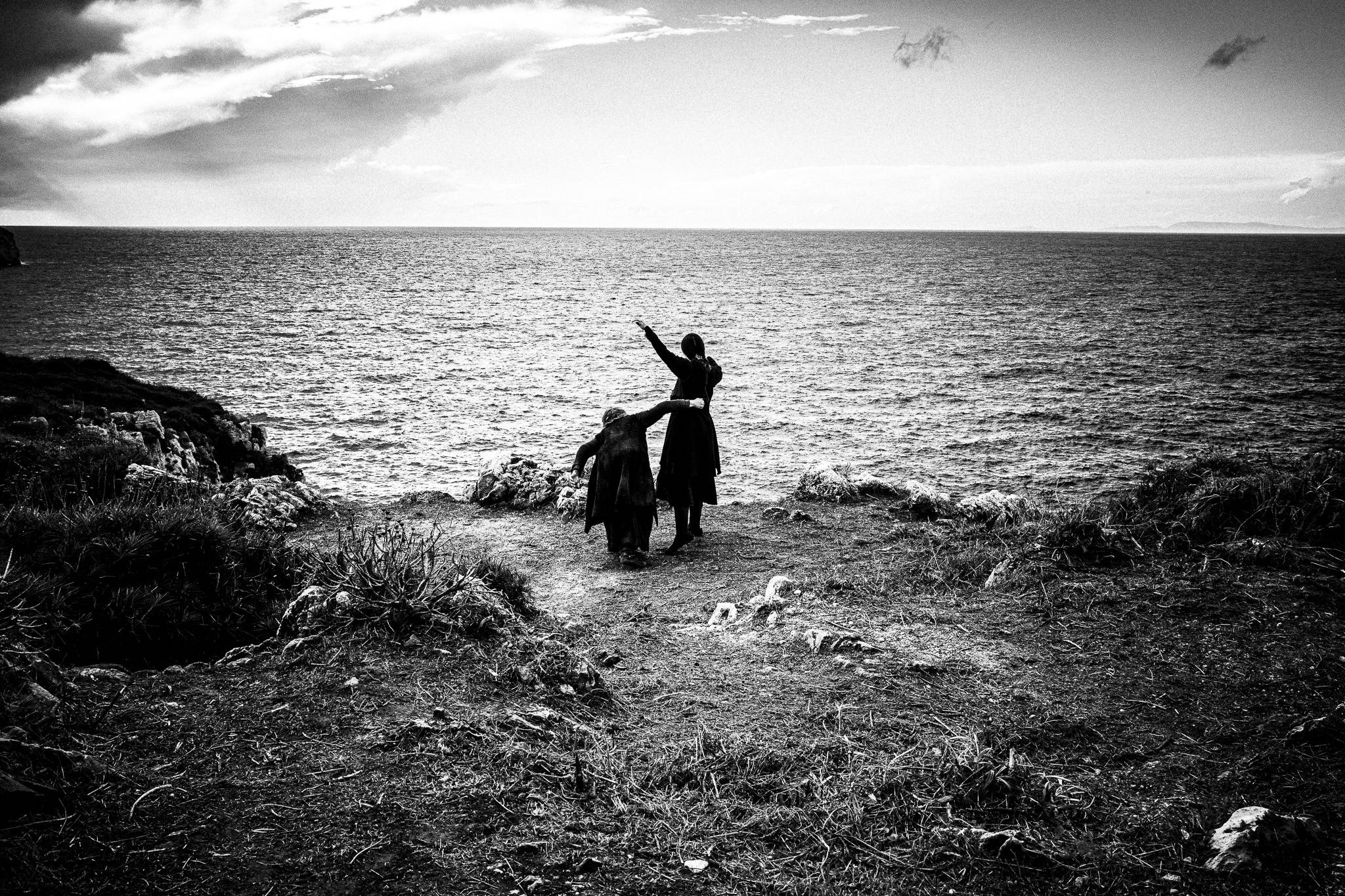 Last scene of Fonissa. Black and white photography by George Tatakis during the filming of 'Φόνισσα'(Fonissa).