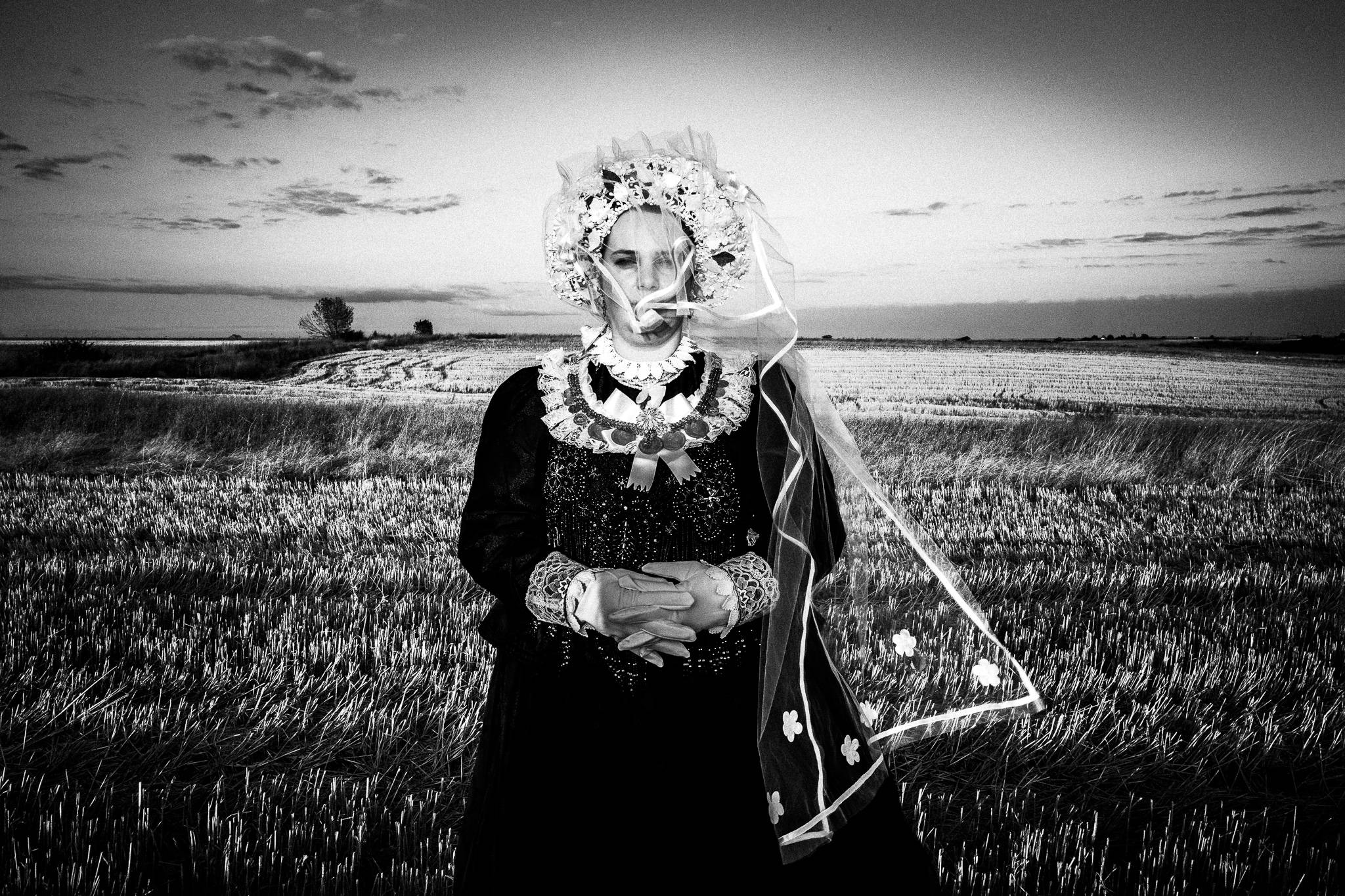 The bride amongst crops in Nea Vyssa, Evros, Thrace, Greece, by photographer George Tatakis