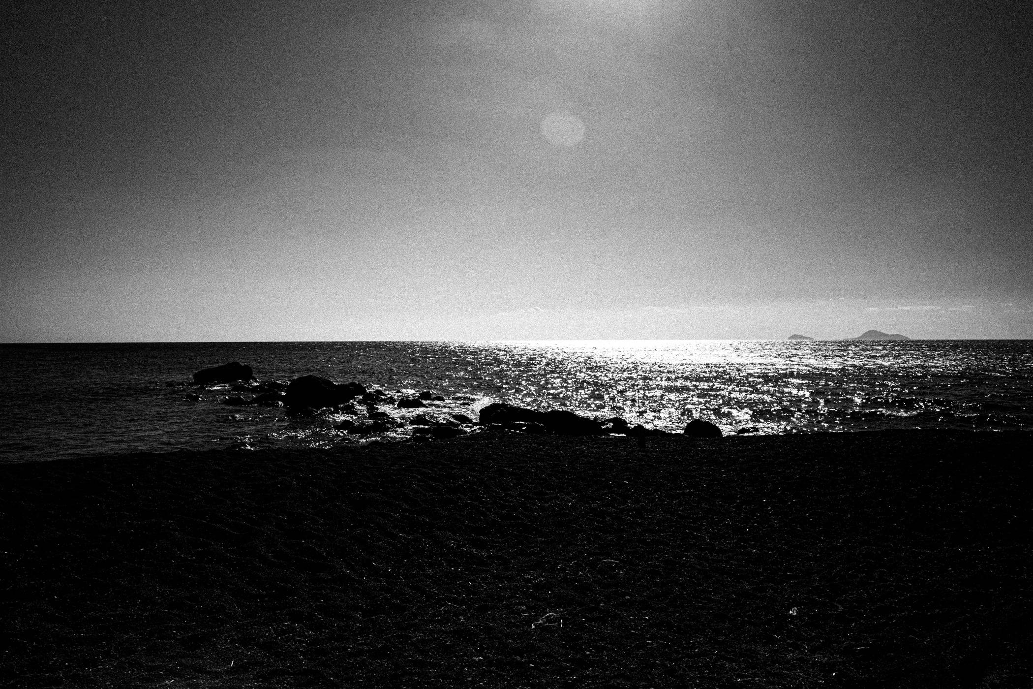 Chorōs on Santorini. Black and white photographic project from Greece, by awarded photographer George Tatakis