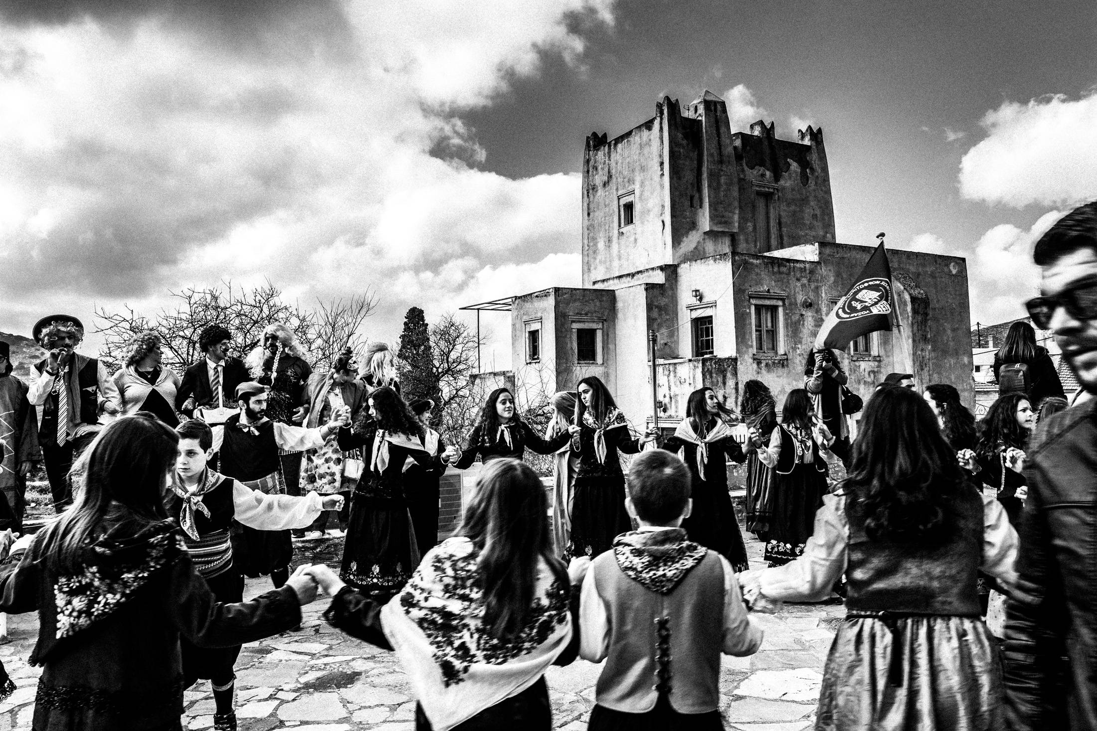 Καρναβάλι στο Νησί της Νάξου: Κουδουνάτοι, Κορδελάτοι και άλλες Περιπέτειες του Γιώργου Τατάκη