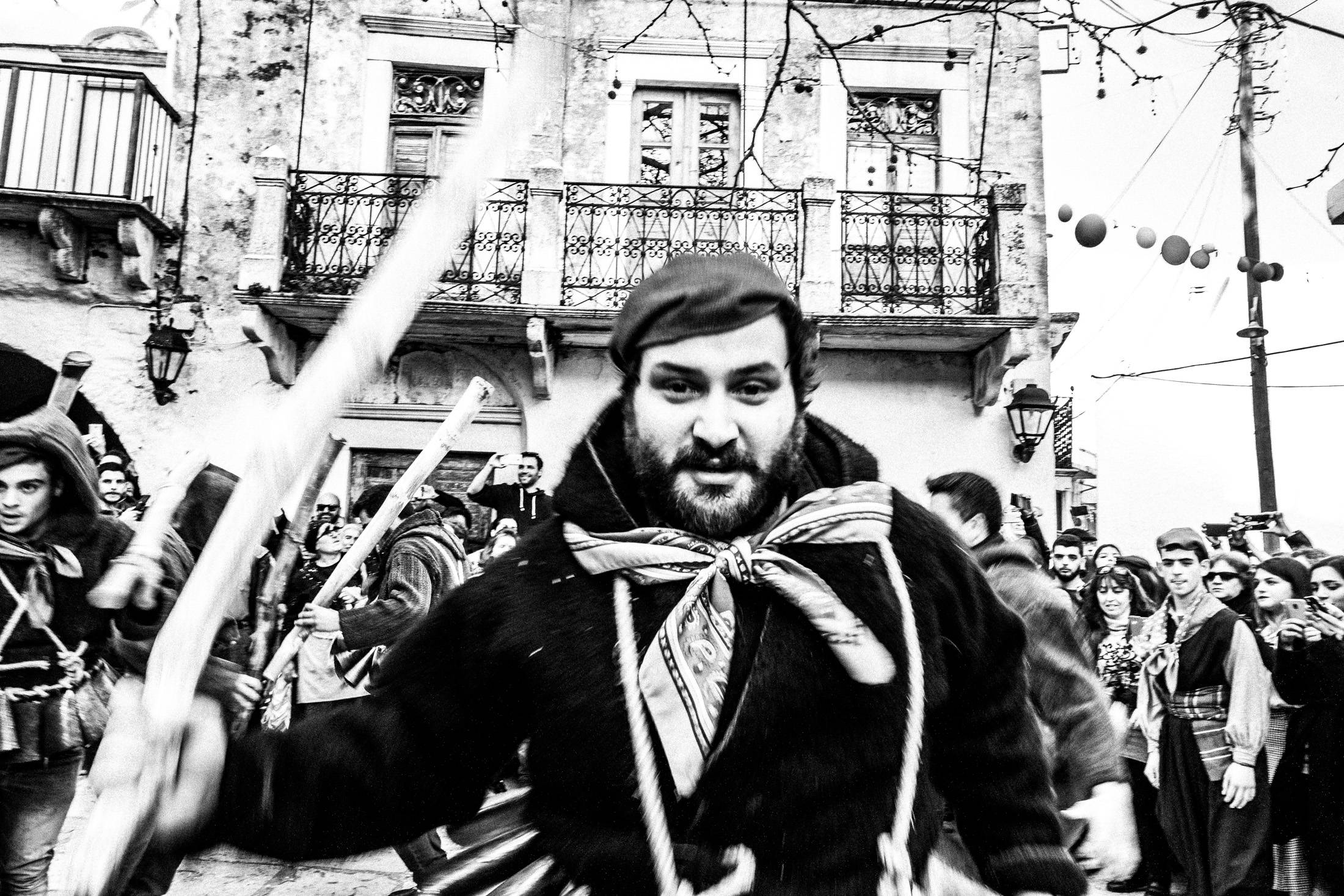 Καρναβάλι στο Νησί της Νάξου: Κουδουνάτοι, Κορδελάτοι και άλλες Περιπέτειες του Γιώργου Τατάκη