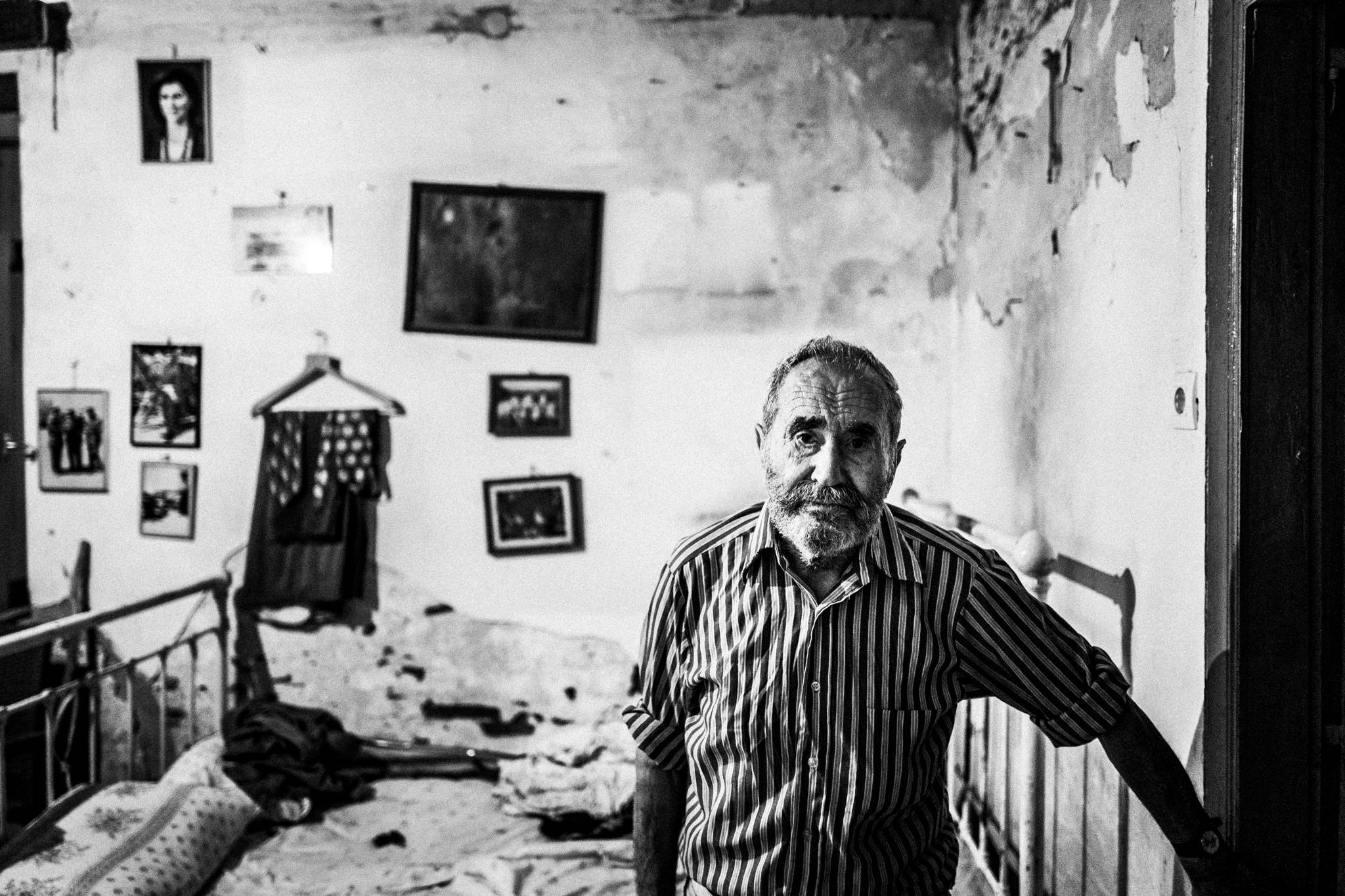 Yorgos Zoumis at his house, by photographer George Tatakis